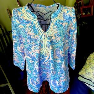 Lilly Pulitzer cotton three quarter sleeve cotton shirt. Perfect for summer!